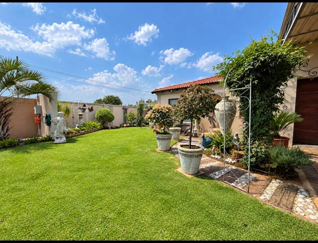 3 BEDROOM TOWNHOUSE FOR SALE IN RIVERSDALE